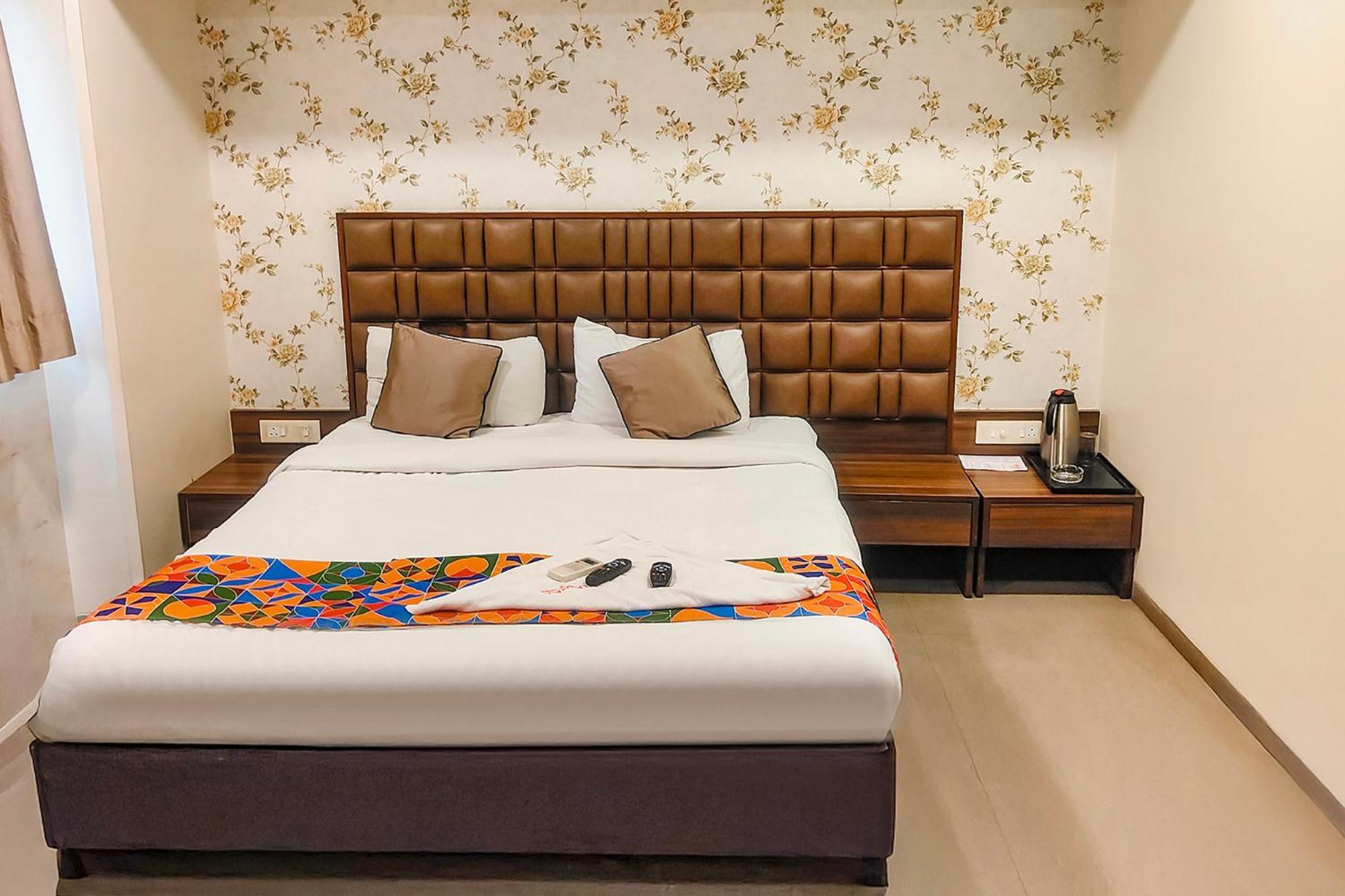 FabHotel Landmark Guestline Vashi Turambhe Exterior foto